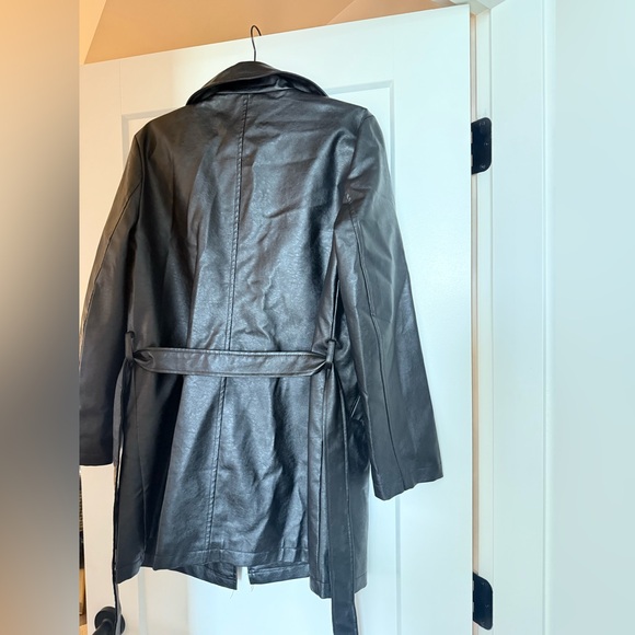 PrettyLittleThing Shiny Black Jacket - Picture 2 of 3